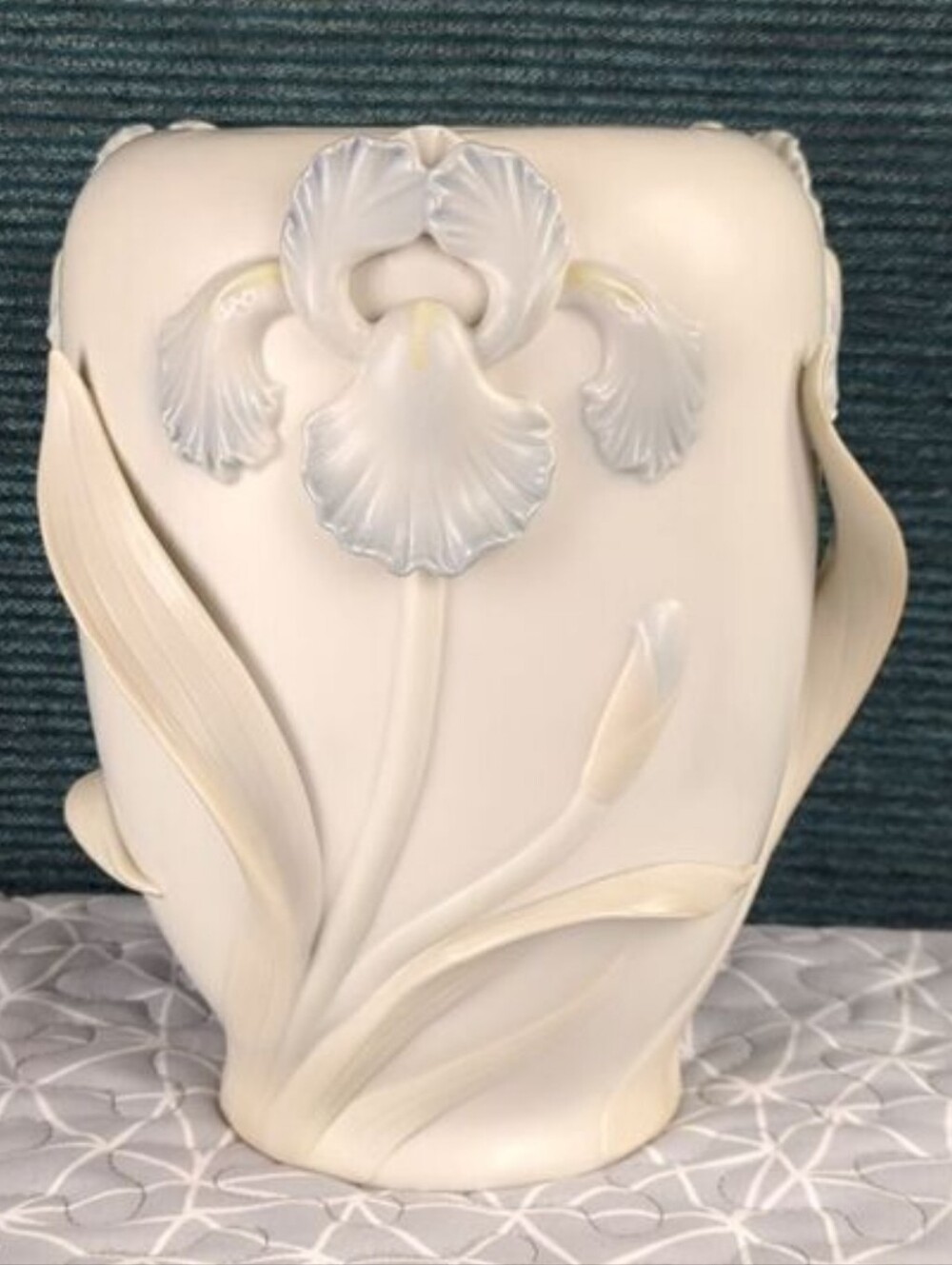 Vintage Fitz & Floyd 3-D Blue Iris Ceramic Vase, Marked F. F. 1982 - Picture 3 of 12